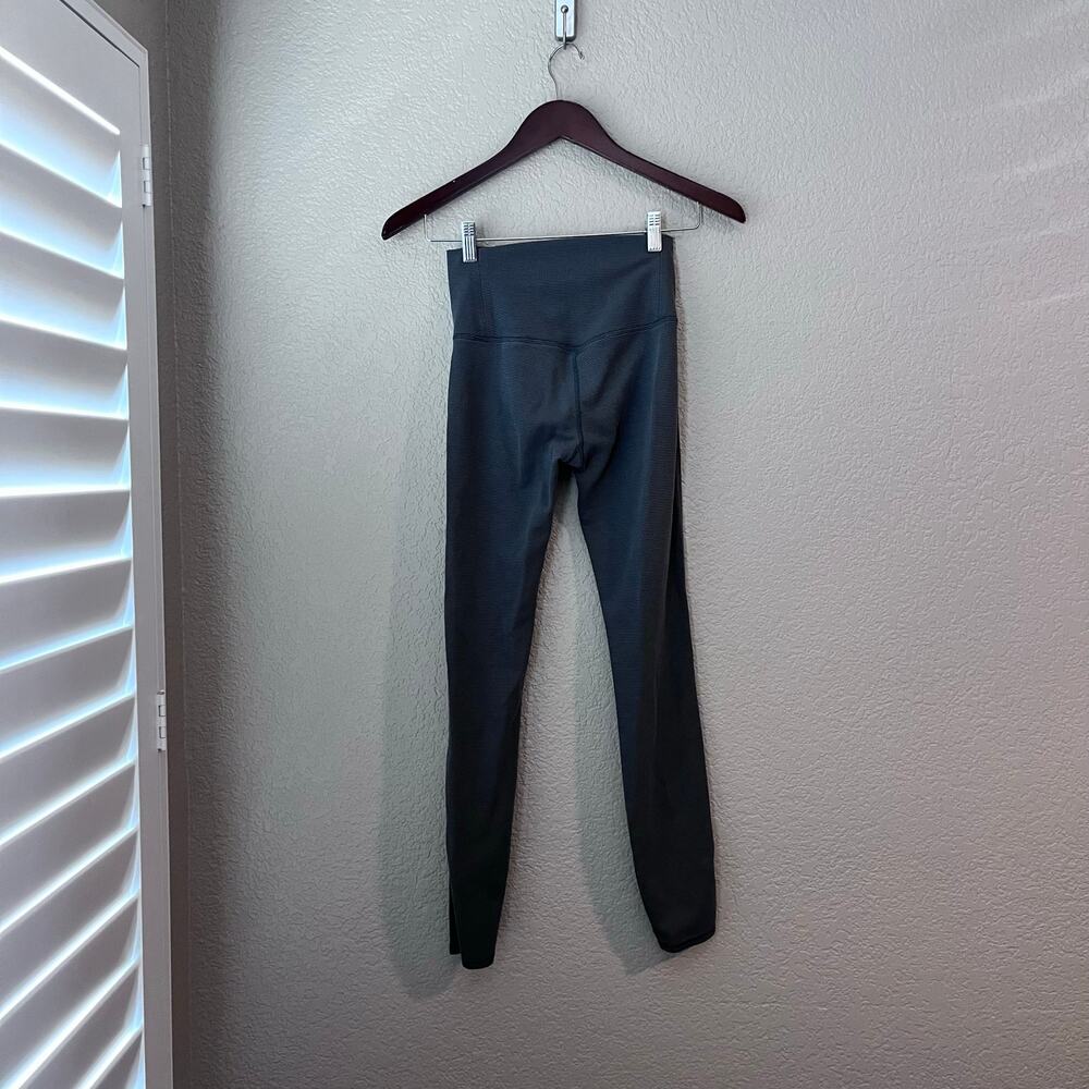 Vuori Bayview Women’s Thermal Leggings Waffle Gray Logo XS Waistband - Picture 6 of 8